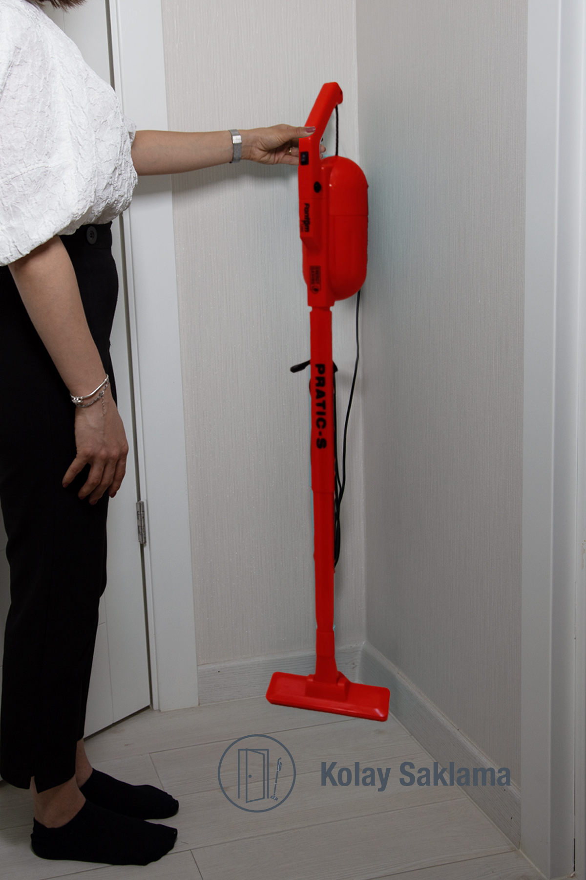 resimler/genel/Fantom Pratic-S P1200 Toz Torbasız Dikey Süpürge Kırmızı